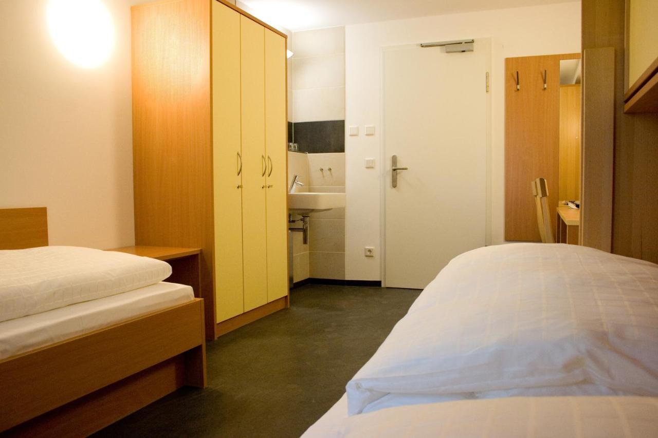 Ausbildungshotel St. Theresia Munique Exterior foto