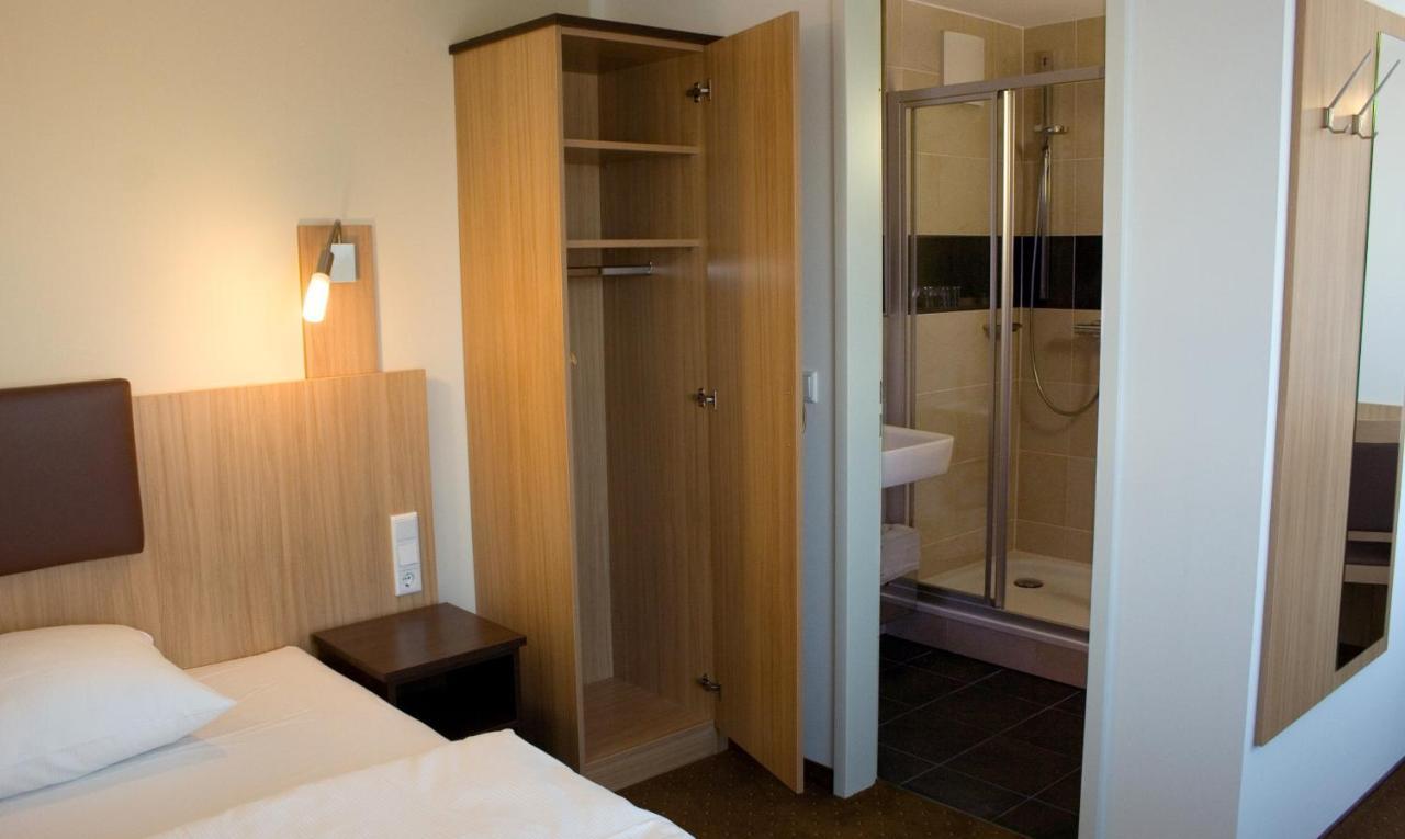Ausbildungshotel St. Theresia Munique Exterior foto