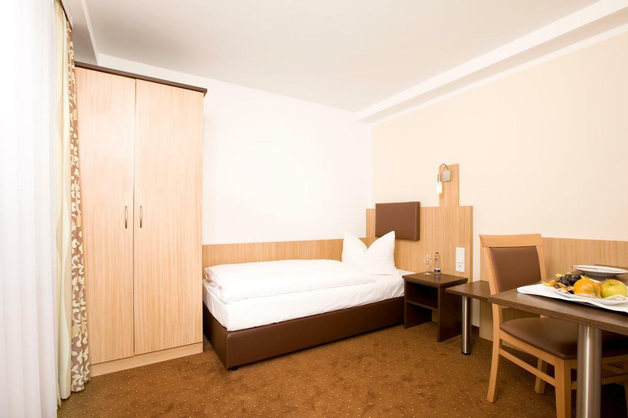 Ausbildungshotel St. Theresia Munique Exterior foto