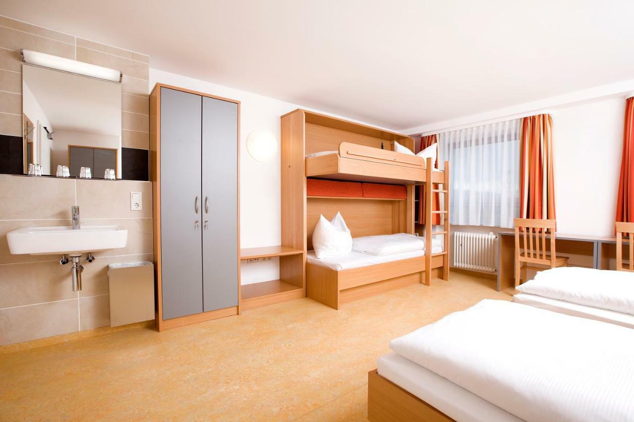 Ausbildungshotel St. Theresia Munique Exterior foto